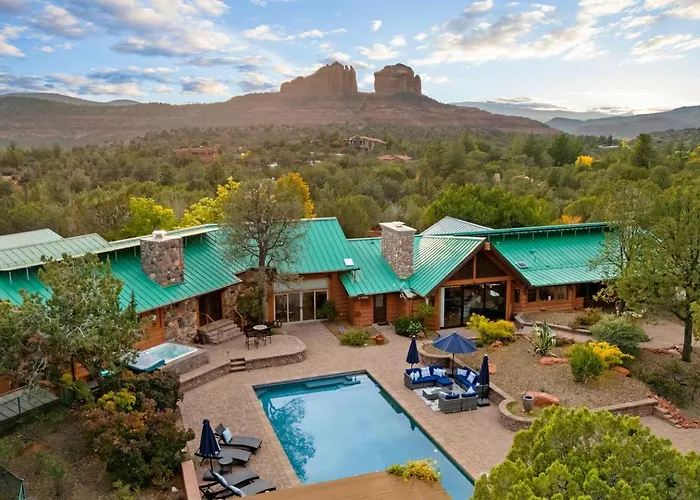 Grand Estate With Pool, Tennis, Pickleball Court, 24 Guests