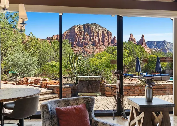 Grand Estate With Pool, Tennis, Pickleball Court, 24 Guests Holiday home