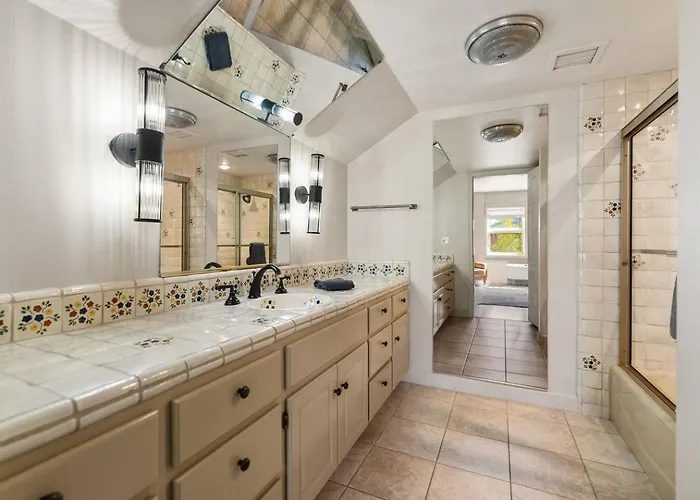 Holiday home Grand Estate With Pool, Tennis, Pickleball Court, 24 Guests *