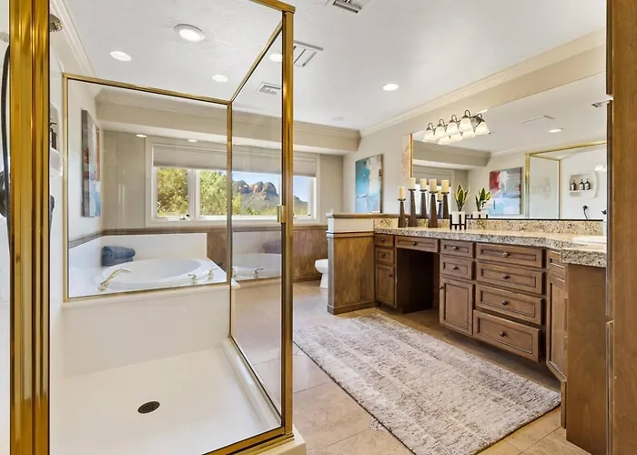Grand Estate With Pool, Tennis, Pickleball Court, 24 Guests Holiday home Sedona