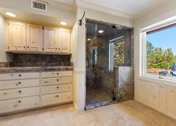 Grand Estate With Pool, Tennis, Pickleball Court, 24 Guests Holiday home Sedona
