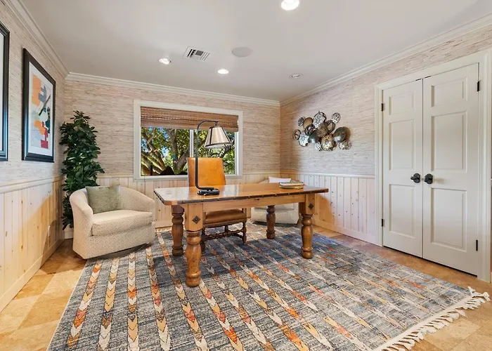 Holiday home Grand Estate With Pool, Tennis, Pickleball Court, 24 Guests