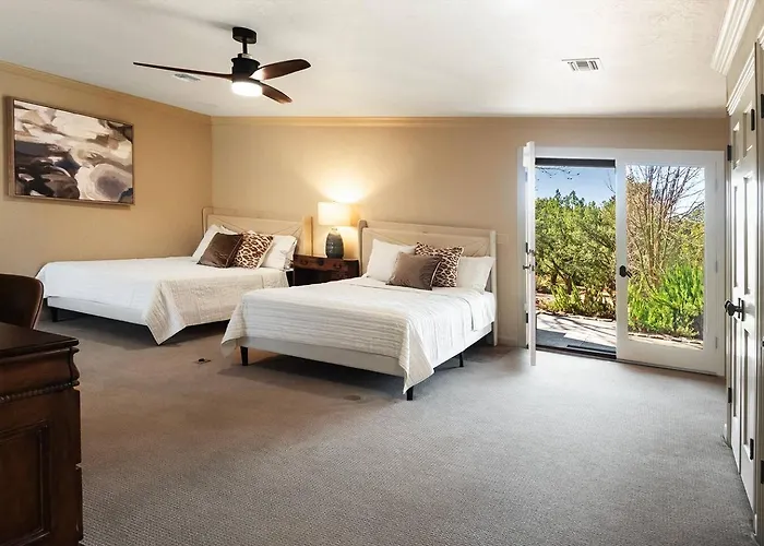Grand Estate With Pool, Tennis, Pickleball Court, 24 Guests Holiday home Sedona