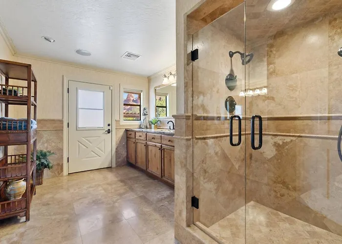 Grand Estate With Pool, Tennis, Pickleball Court, 24 Guests *