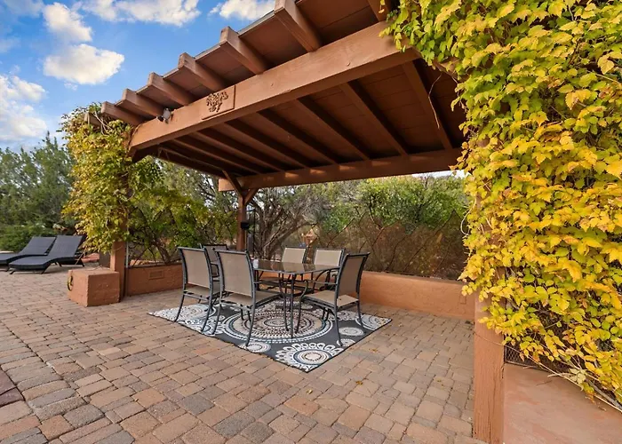 Grand Estate With Pool, Tennis, Pickleball Court, 24 Guests Holiday home Sedona